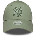 new-era-curved-brim-women-green-logo-9forty-league-essential-new-york-yankees-mlb-light-green-adjustable-cap