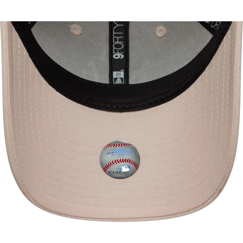 cap-kaareva-pink-adjustable-strap-9forty-metallic-new-york-yankees-mlb-new-era cap-kaareva-pink-adjustable-strap-9forty-metallic-new-york-yankees-mlb-new-era