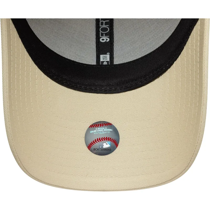 lippikset-kaareva-beige-saadettava-nauha-9forty-sequin-wordmark-new-york-yankees-mlb-new-era