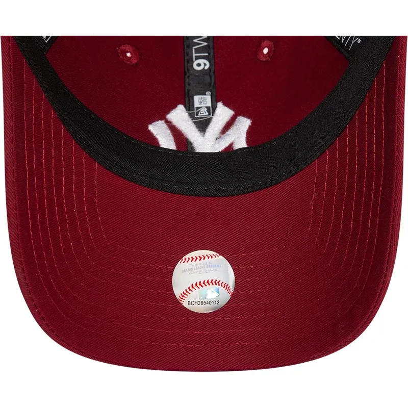 lippikset-kaareva-punainen-saadettava-nauha-9twenty-league-essential-new-york-yankees-mlb-new-era