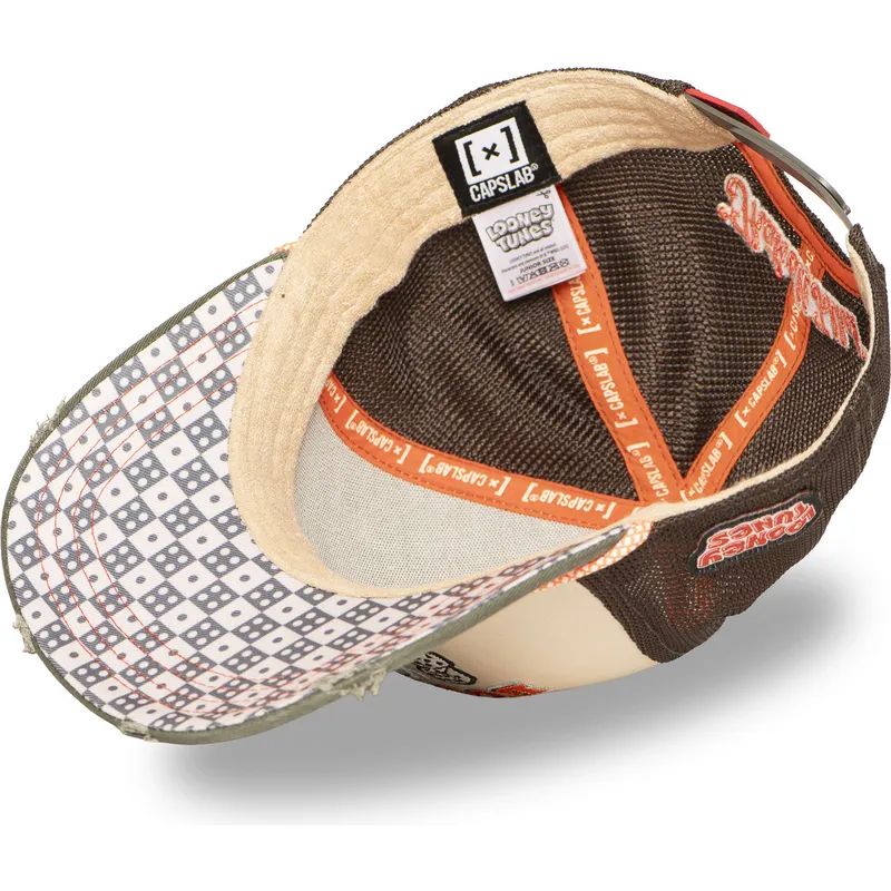capslab-bugs-bunny-loo13-pcsmbub-looney-tunes-brown-and-green-trucker-hat