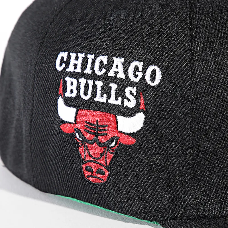 lippikset-littea-musta-snapback-triple-play-chicago-bulls-nba-mitchell-ness