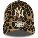 lippikset-kaareva-rekka-leopardi-snapback-9forty-m-crown-a-frame-leopard-new-york-yankees-mlb-new-era