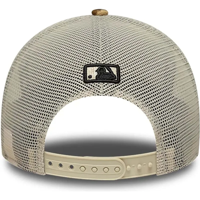 lippikset-kaareva-rekka-leopardi-snapback-9forty-m-crown-a-frame-leopard-new-york-yankees-mlb-new-era