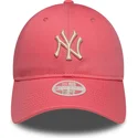 new-era-curved-brim-women-9twenty-league-essential-midi-new-york-yankees-mlb-pink-adjustable-cap-with-beige-logo