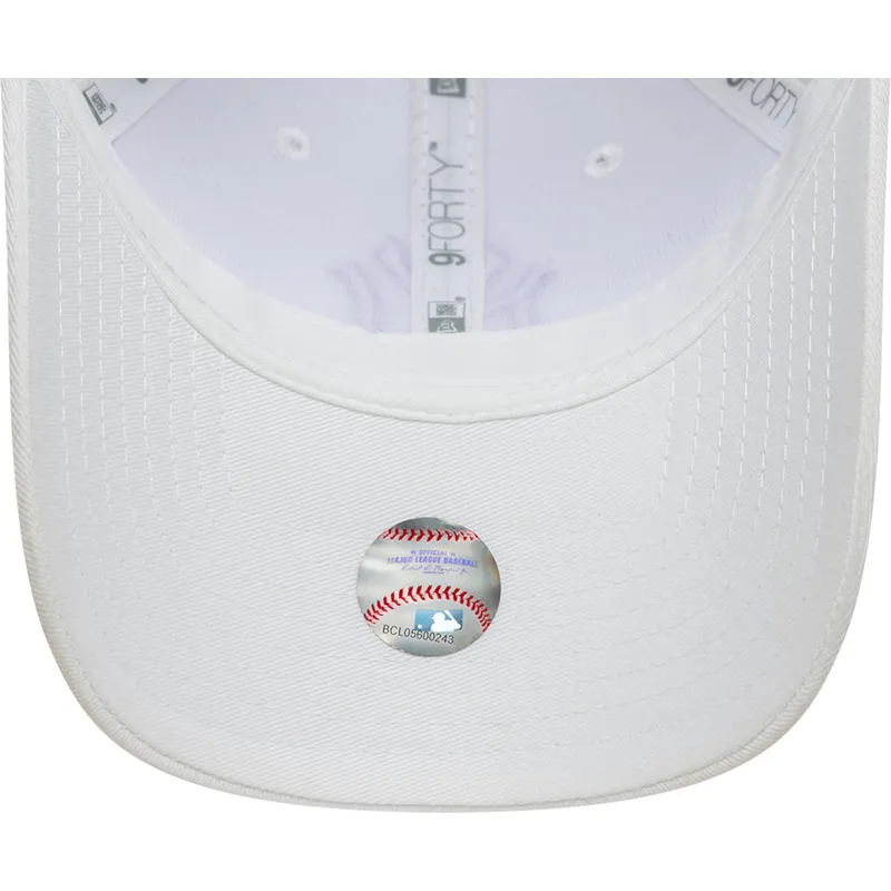 cap-kaareva-white-adjustable-strap-9forty-league-essential-new-york-yankees-mlb-new-era cap-kaareva-white-adjustable-strap-9forty-league-essential-new-york-yankees-mlb-new-era