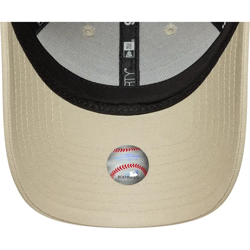 cap-kaareva-beige-adjustable-strap-9forty-metallic-new-york-yankees-mlb-new-era cap-kaareva-beige-adjustable-strap-9forty-metallic-new-york-yankees-mlb-new-era