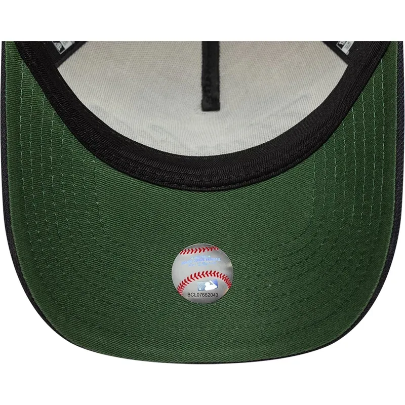 lippikset-kaareva-beige-snapback-e-frame-city-icon-new-york-yankees-mlb-new-era