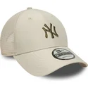 new-era-green-logo-9forty-homefield-midi-new-york-yankees-mlb-beige-adjustable-trucker-hat