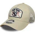 lippikset-kaareva-rekka-beige-snapback-9forty-m-crown-a-frame-new-york-yankees-mlb-new-era