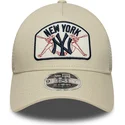 lippikset-kaareva-rekka-beige-snapback-9forty-m-crown-a-frame-new-york-yankees-mlb-new-era