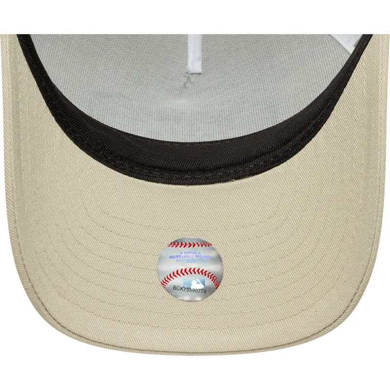 lippikset-kaareva-rekka-beige-snapback-9forty-m-crown-a-frame-new-york-yankees-mlb-new-era lippikset-kaareva-rekka-beige-snapback-9forty-m-crown-a-frame-new-york-yankees-mlb-new-era