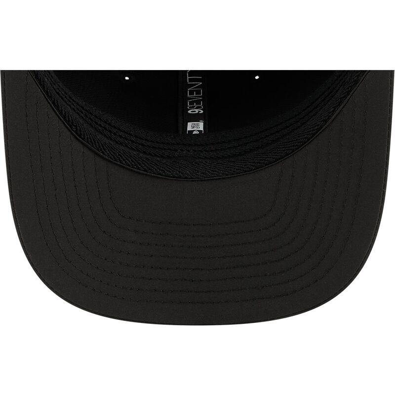 lippikset-kaareva-musta-snapback-9seventy-stretch-snap-training-pack-2026-las-vegas-raiders-nfl-new-era
