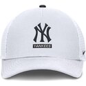 lippikset-kaareva-rekka-valkoinen-snapback-primetime-dri-fit-rise-structured-new-york-yankees-mlb-nike