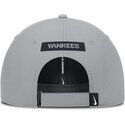 lippikset-kaareva-harmaa-saadettava-nauha-primetime-club-structured-uv-poly-ripstop-new-york-yankees-mlb-nike
