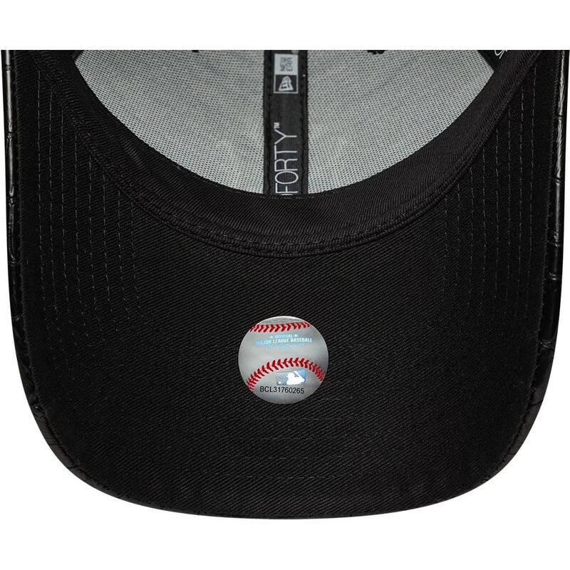 lippikset-kaareva-musta-saadettava-nauha-9forty-pu-pattern-new-york-yankees-mlb-new-era