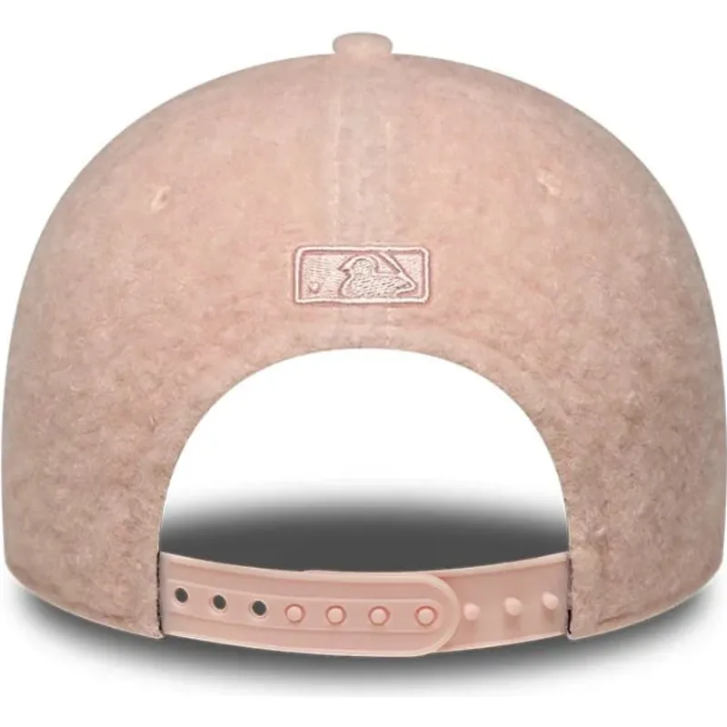 lippikset-kaareva-vaaleanpunainen-snapback-rosa-9forty-m-crown-winter-borg-new-york-yankees-mlb-new-era