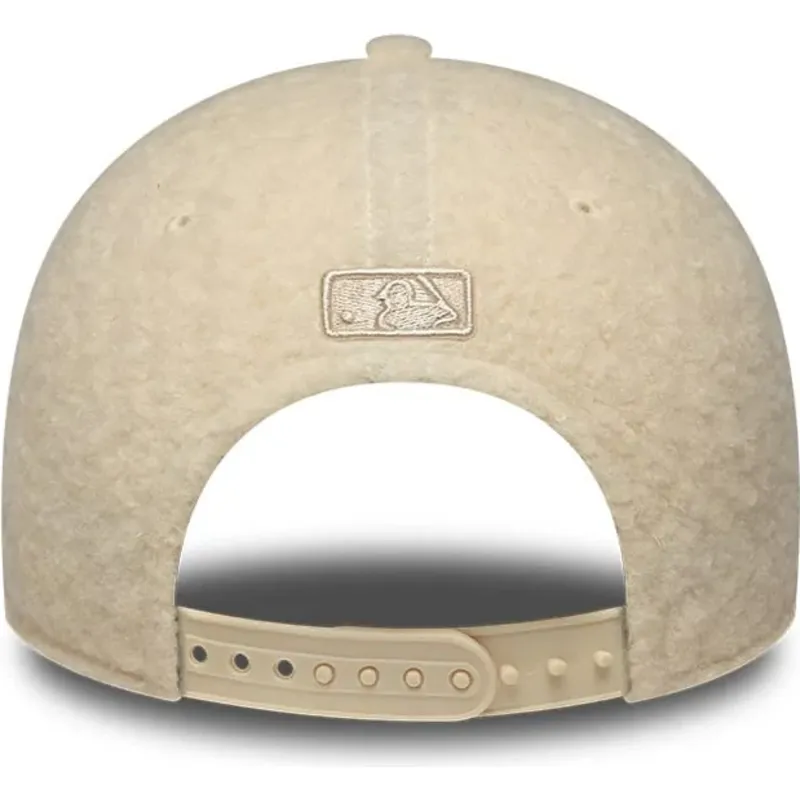 lippikset-kaareva-beige-snapback-9forty-m-crown-winter-borg-los-angeles-dodgers-mlb-new-era lippikset-kaareva-beige-snapback-9forty-m-crown-winter-borg-los-angeles-dodgers-mlb-new-era