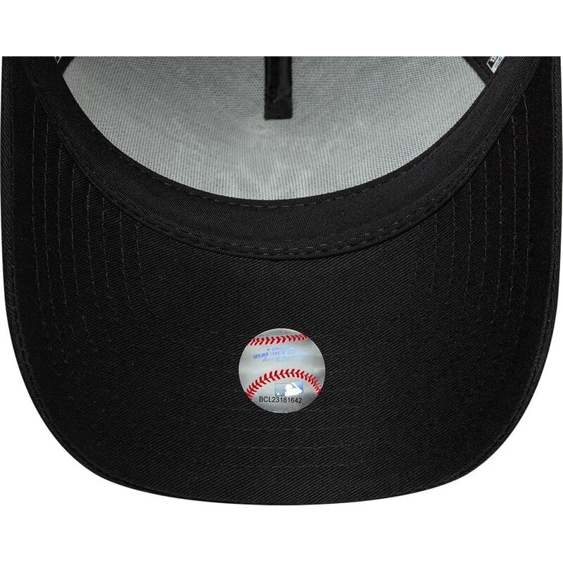 lippikset-kaareva-rekka-musta-snapback-a-frame-wordmark-new-york-yankees-mlb-new-era