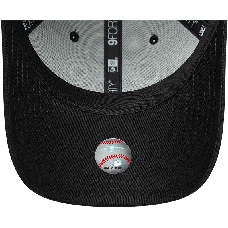lippikset-kaareva-musta-snapback-9forty-m-crown-new-york-yankees-mlb-new-era