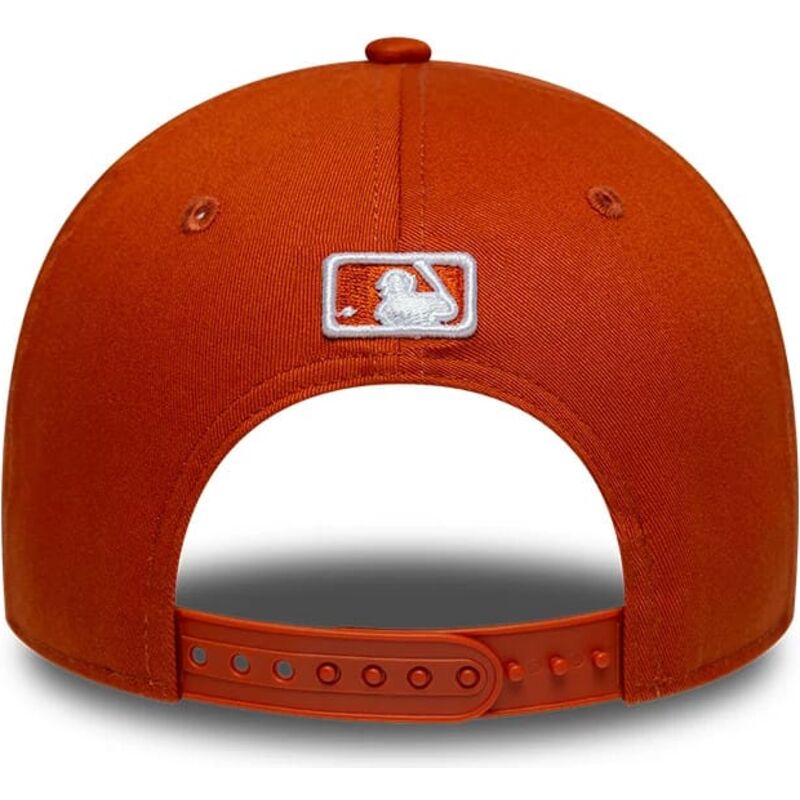 lippikset-kaareva-oranssi-snapback-9forty-m-crown-new-york-yankees-mlb-new-era