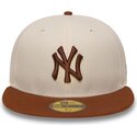 lippikset-littea-ruskea-istuva-59fifty-league-essential-new-york-yankees-mlb-new-era