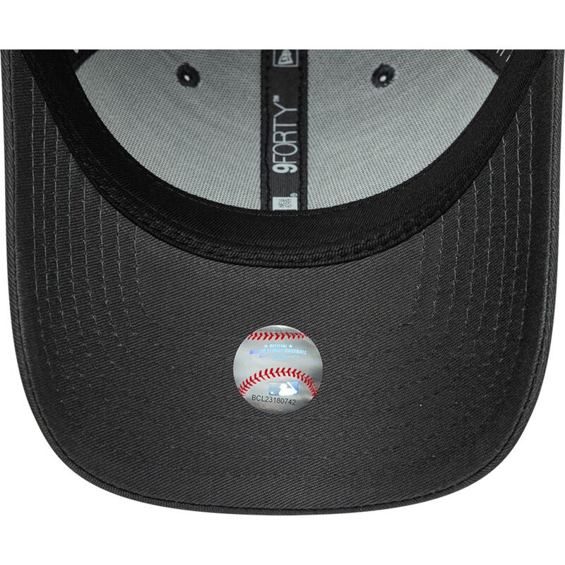 lippikset-kaareva-harmaa-saadettava-nauha-9forty-metallic-outline-new-york-yankees-mlb-new-era lippikset-kaareva-harmaa-saadettava-nauha-9forty-metallic-outline-new-york-yankees-mlb-new-era