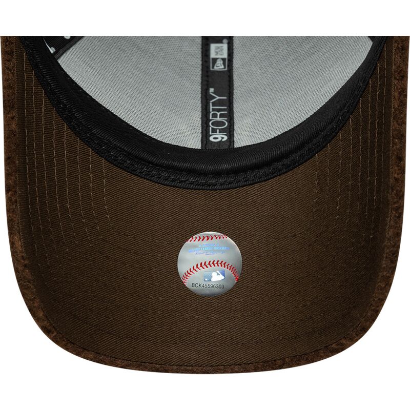 lippikset-kaareva-ruskea-snapback-9forty-winter-borg-new-york-yankees-mlb-new-era