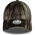 lippikset-kaareva-vihrea-saadettava-nauha-9twenty-velour-new-york-yankees-mlb-new-era