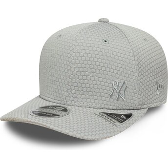 Lippikset kaareva harmaa snapback 9SEVENTY Stretch Snap Mesh Flawless New York Yankees MLB New Era