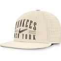 lippikset-littea-beige-istuva-dri-fit-true-structured-aero-bill-new-york-yankees-mlb-nike