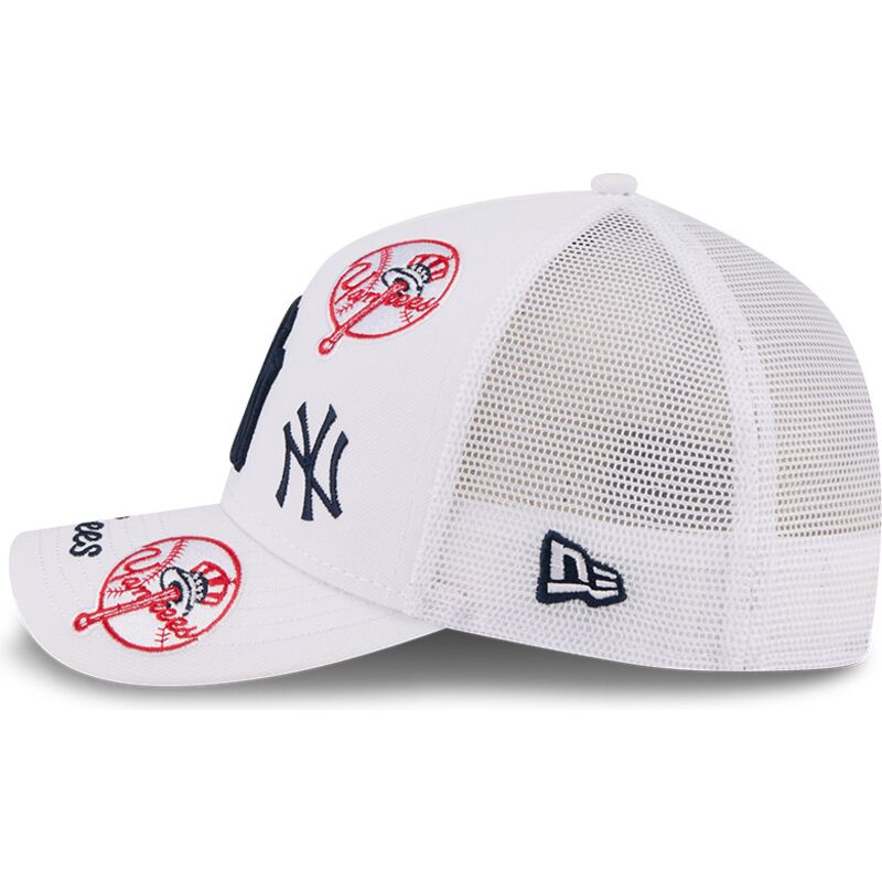 lippikset-kaareva-rekka-valkoinen-snapback-9forty-m-crown-a-frame-all-over-new-york-yankees-mlb-new-era lippikset-kaareva-rekka-valkoinen-snapback-9forty-m-crown-a-frame-all-over-new-york-yankees-mlb-new-era