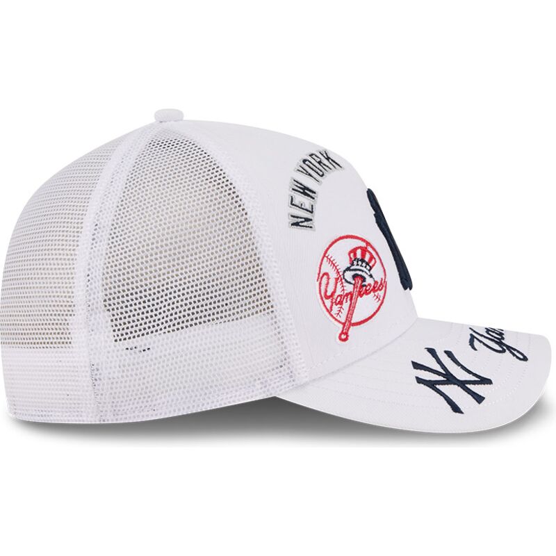lippikset-kaareva-rekka-valkoinen-snapback-9forty-m-crown-a-frame-all-over-new-york-yankees-mlb-new-era lippikset-kaareva-rekka-valkoinen-snapback-9forty-m-crown-a-frame-all-over-new-york-yankees-mlb-new-era