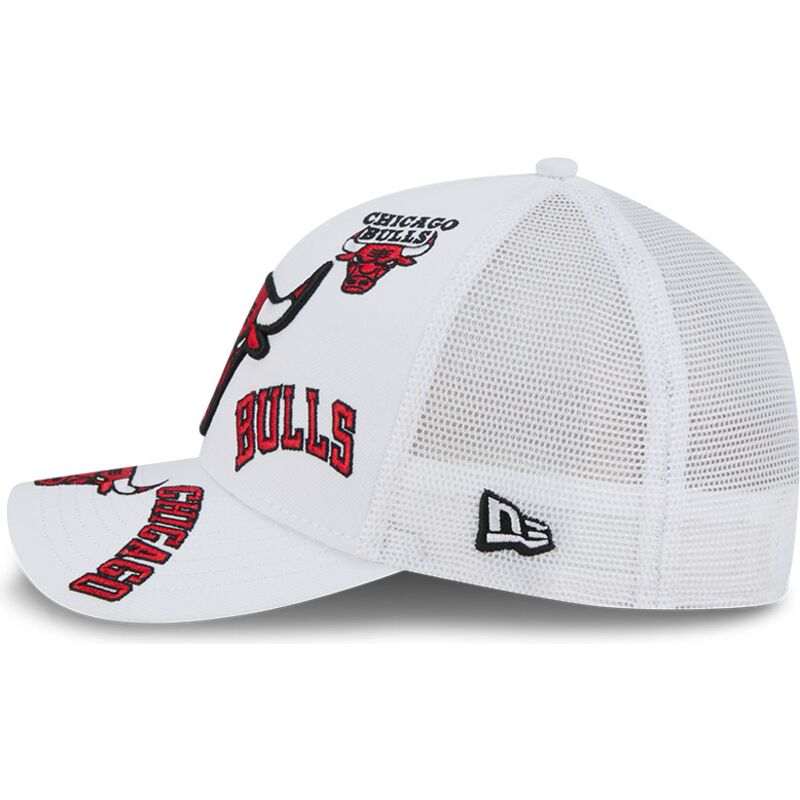 lippikset-kaareva-rekka-valkoinen-snapback-9forty-m-crown-a-frame-all-over-chicago-bulls-nba-new-era