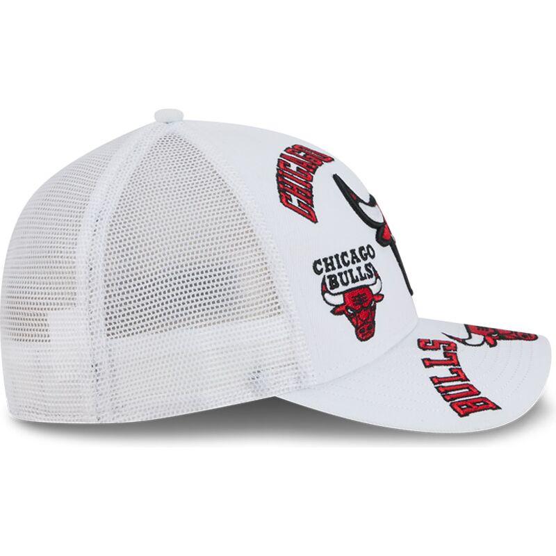 lippikset-kaareva-rekka-valkoinen-snapback-9forty-m-crown-a-frame-all-over-chicago-bulls-nba-new-era