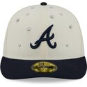 lippikset-kaareva-beige-istuva-59fifty-beads-na-lifestyle-f1-atlanta-braves-mlb-new-era