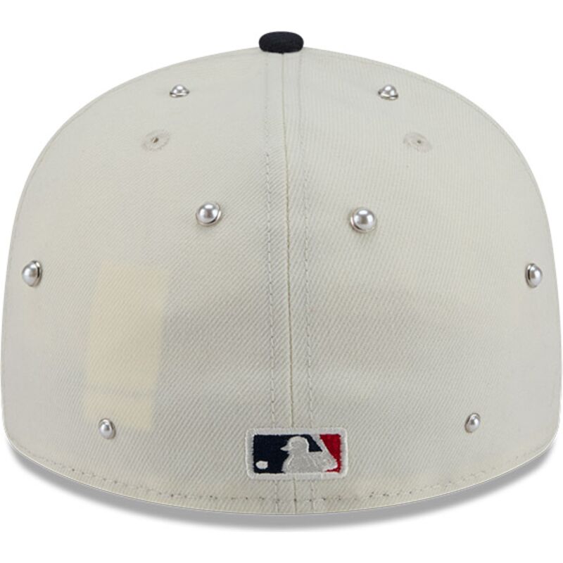 lippikset-kaareva-beige-istuva-59fifty-beads-na-lifestyle-f1-atlanta-braves-mlb-new-era