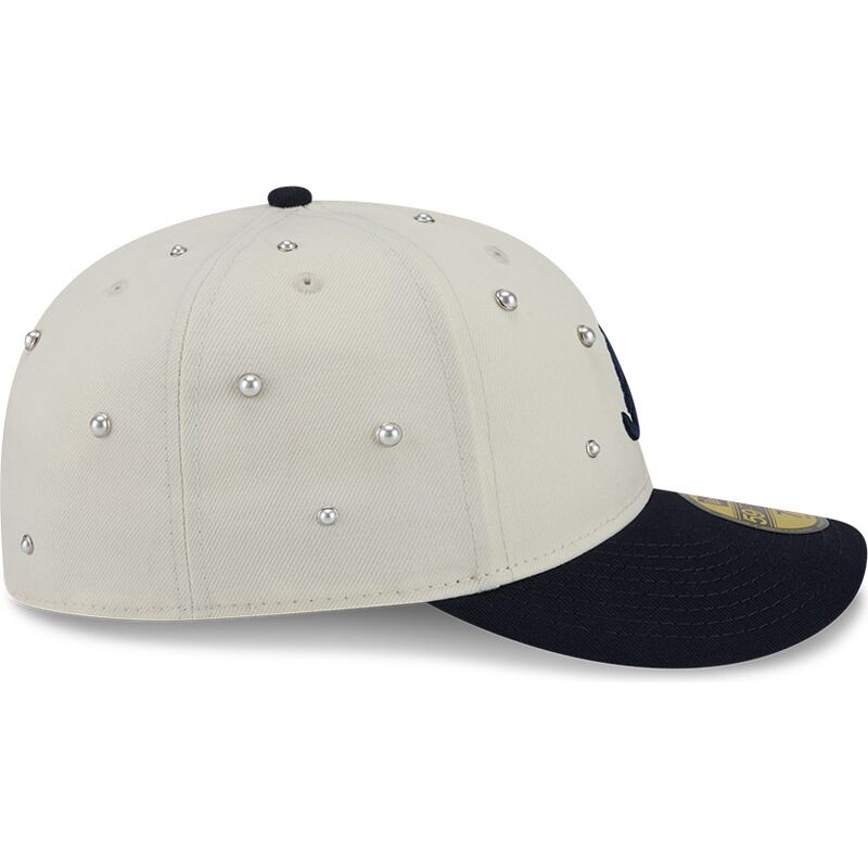 lippikset-kaareva-beige-istuva-59fifty-beads-na-lifestyle-f1-atlanta-braves-mlb-new-era