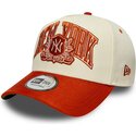 lippikset-kaareva-beige-snapback-e-frame-wordmark-suede-new-york-yankees-mlb-new-era