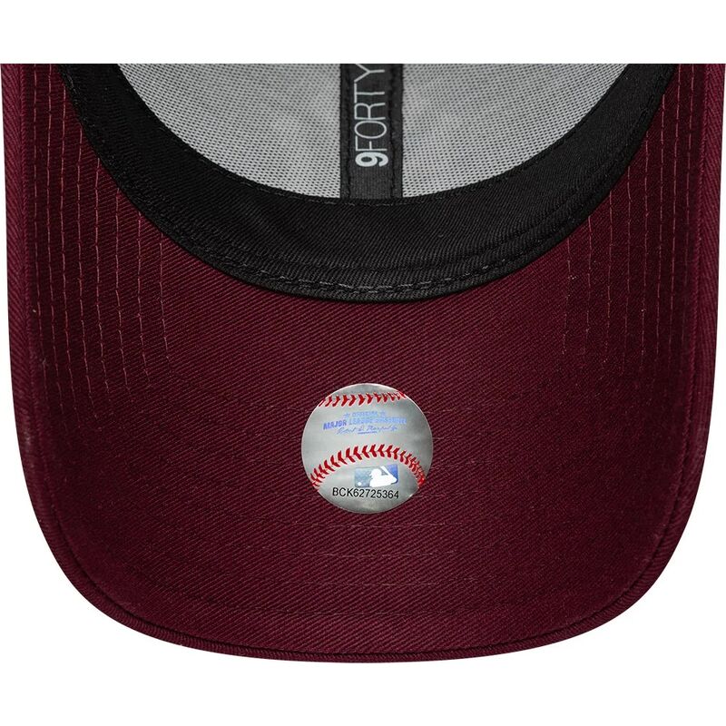 lippikset-kaareva-punainen-saadettava-nauha-rosa-9forty-metallic-new-york-yankees-mlb-new-era