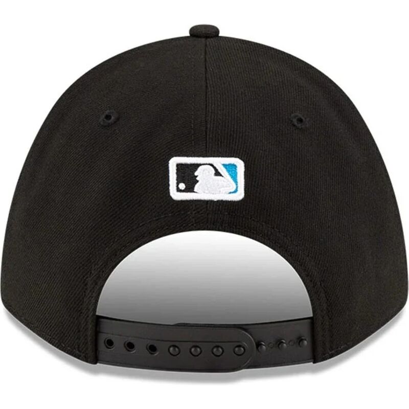 lippikset-kaareva-musta-snapback-9forty-m-crown-player-replica-miami-marlins-mlb-new-era