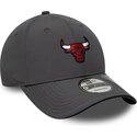 lippikset-kaareva-harmaa-saadettava-nauha-9forty-recycled-chicago-bulls-nba-new-era
