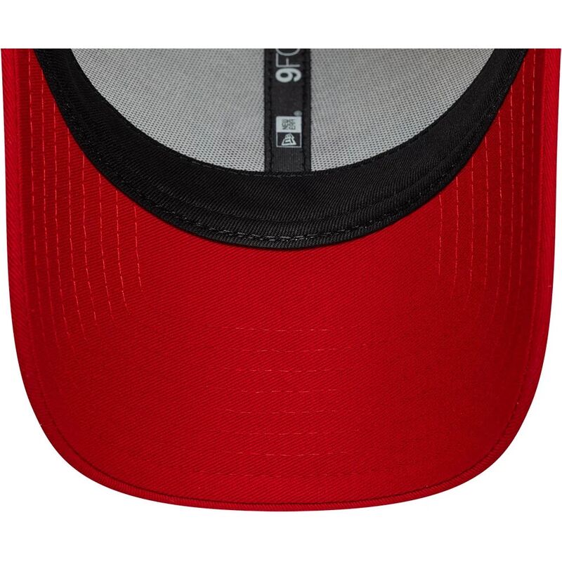 lippikset-kaareva-beige-saadettava-nauha-9forty-contrast-manchester-united-football-club-premier-league-new-era lippikset-kaareva-beige-saadettava-nauha-9forty-contrast-manchester-united-football-club-premier-league-new-era