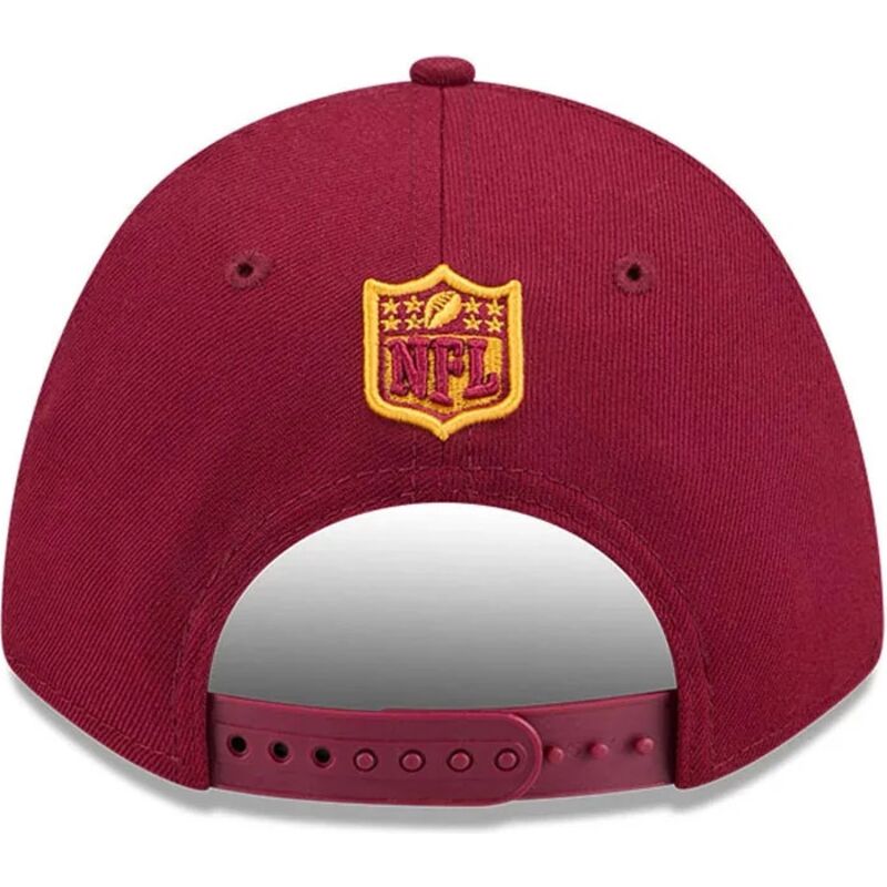 lippikset-kaareva-punainen-snapback-9forty-m-crown-team-washington-commanders-nfl-new-era