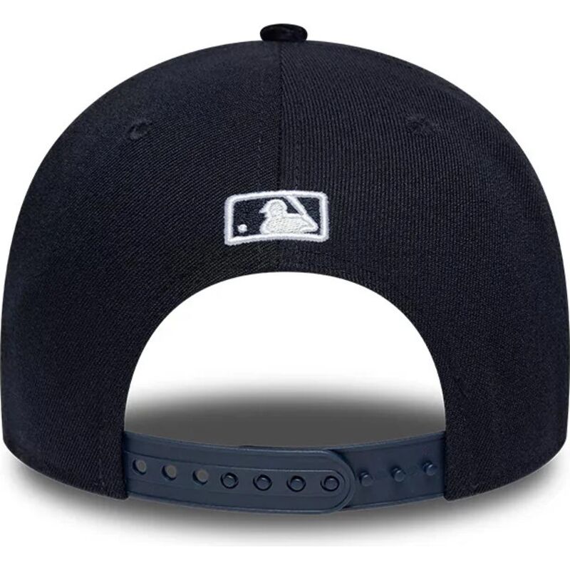 lippikset-kaareva-laivastonsininen-snapback-9forty-m-crown-cord-visor-new-york-yankees-mlb-new-era