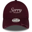 lippikset-kaareva-punainen-saadettava-nauha-9twenty-slogan-sorry-i-m-late-new-era