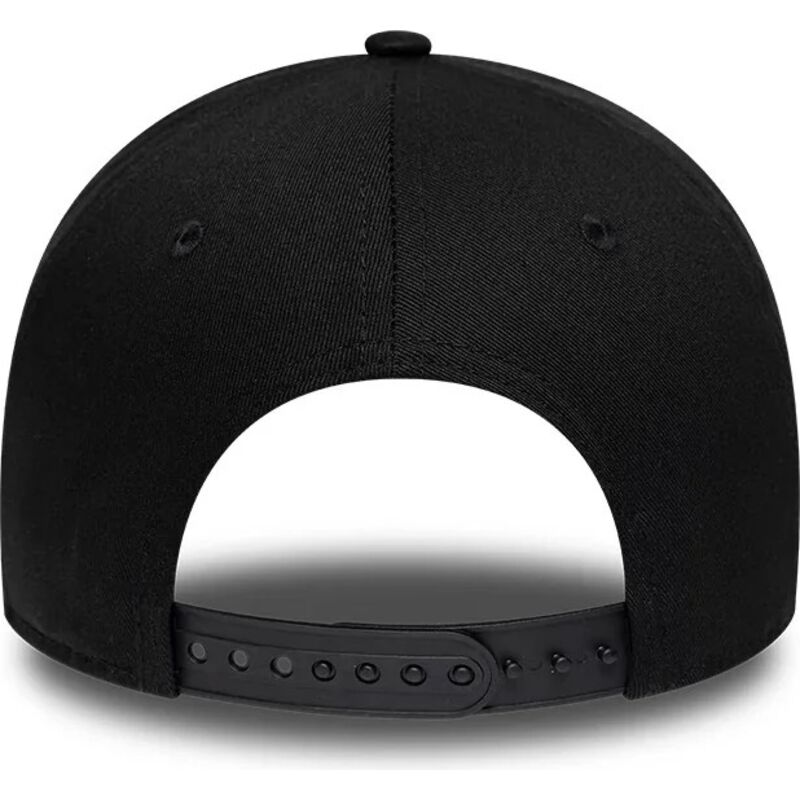 lippikset-kaareva-musta-snapback-9forty-e-frame-rubber-new-york-new-era