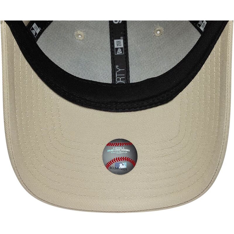 lippikset-kaareva-beige-saadettava-nauha-9forty-fruit-icon-strawberry-new-york-yankees-mlb-new-era