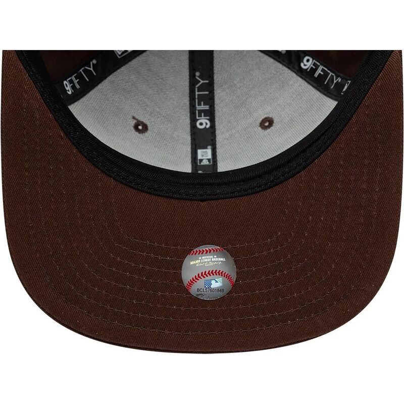 lippikset-littea-ruskea-snapback-9fifty-original-fit-league-essential-new-york-yankees-mlb-new-era