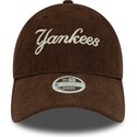 lippikset-kaareva-ruskea-saadettava-nauha-9twenty-cord-script-new-york-yankees-mlb-new-era
